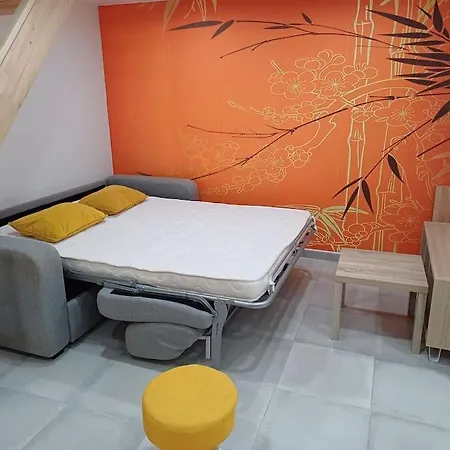 Maisonnette Entre Et *