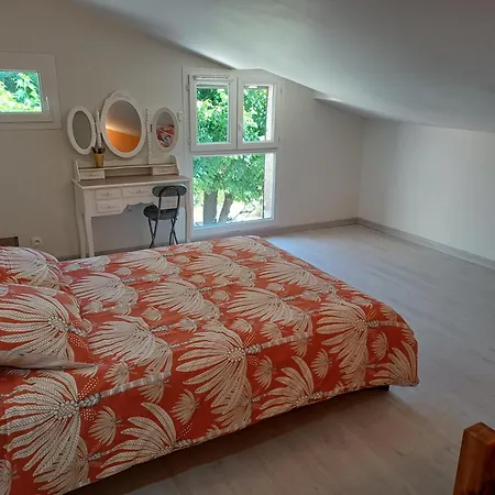 Maisonnette Entre Et